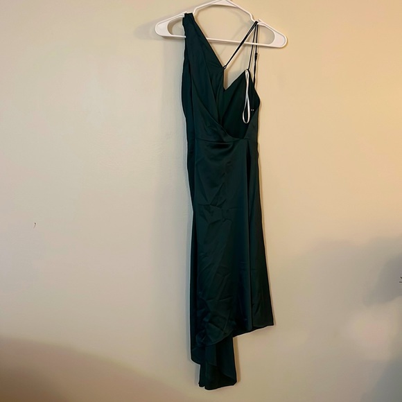 LULU's Unique Look Emerald Green Asymmetrical Backless Mini Dress Size MEDIUM - Picture 7 of 8